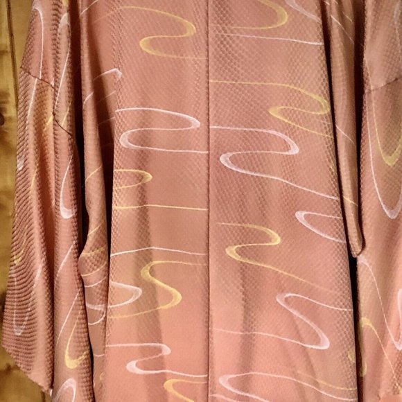 Vintage Japanese Kimono~ Chirimen Silk~ Floral Pattern ~Bust 48 / Length 60 in - Picture 4 of 12